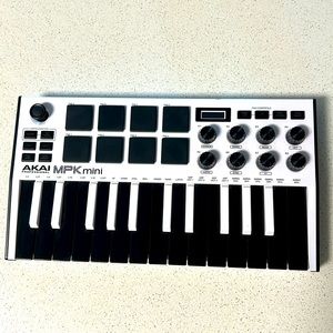 AKAI MPK Mini Professional Keyboard